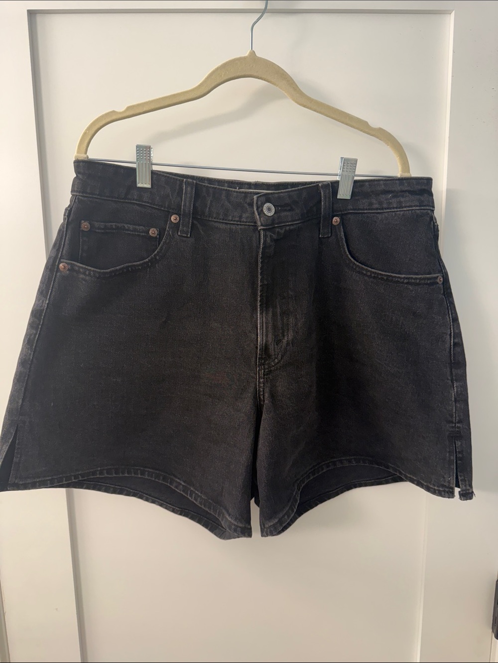 Abercrombie & Fitch The Dad Short Washed Black Denim High Rise – Size 32 / 14